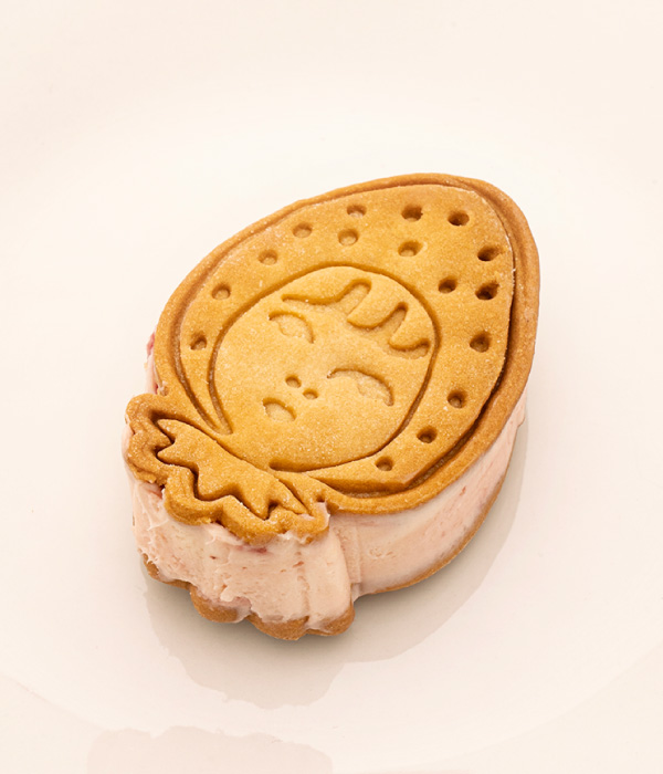 いちごのクッキーサンド